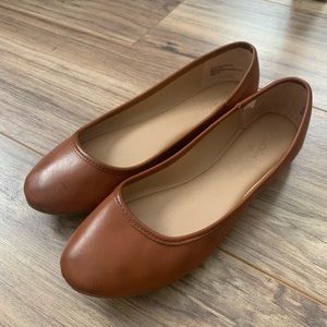 Brown Round Tow Leather Flats